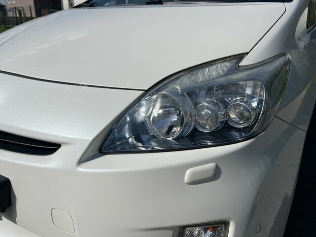 Білий Тойота Пріус, об'ємом двигуна 1.8 л та пробігом 195 тис. км за 12300 $, фото 3 на Automoto.ua