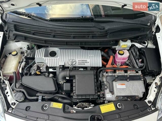 Белый Тойота Приус, объемом двигателя 1.8 л и пробегом 293 тыс. км за 10950 $, фото 13 на Automoto.ua