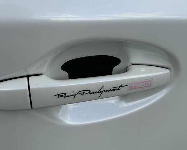 Белый Тойота Приус, объемом двигателя 1.8 л и пробегом 293 тыс. км за 10950 $, фото 10 на Automoto.ua