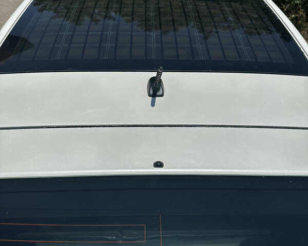 Белый Тойота Приус, объемом двигателя 1.8 л и пробегом 310 тыс. км за 8900 $, фото 4 на Automoto.ua