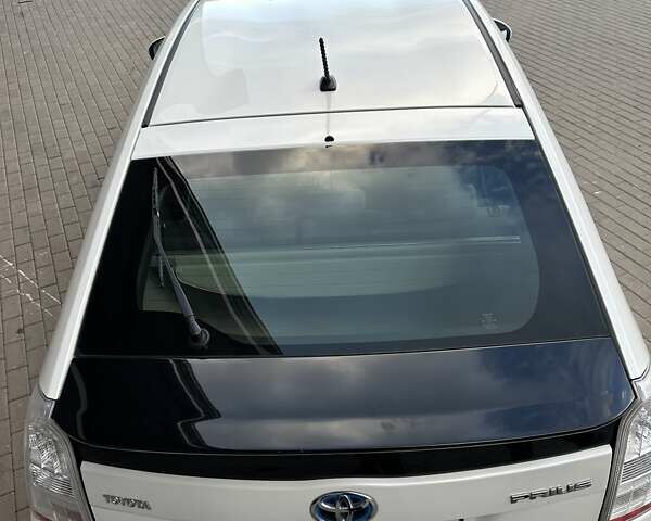Белый Тойота Приус, объемом двигателя 1.8 л и пробегом 293 тыс. км за 10950 $, фото 7 на Automoto.ua