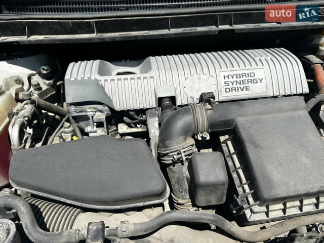 Белый Тойота Приус, объемом двигателя 1.8 л и пробегом 310 тыс. км за 8900 $, фото 8 на Automoto.ua