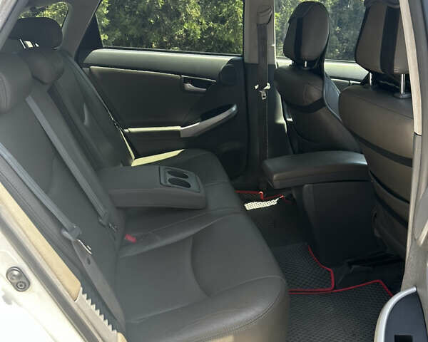 Белый Тойота Приус, объемом двигателя 1.8 л и пробегом 310 тыс. км за 8900 $, фото 6 на Automoto.ua
