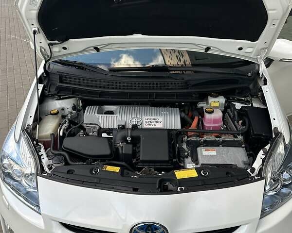 Белый Тойота Приус, объемом двигателя 1.8 л и пробегом 293 тыс. км за 10950 $, фото 12 на Automoto.ua