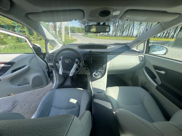 Білий Тойота Пріус, об'ємом двигуна 1.8 л та пробігом 195 тис. км за 12300 $, фото 18 на Automoto.ua