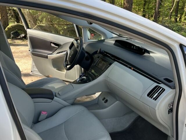 Білий Тойота Пріус, об'ємом двигуна 1.8 л та пробігом 195 тис. км за 12300 $, фото 9 на Automoto.ua