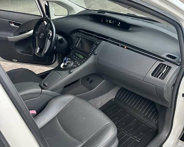 Белый Тойота Приус, объемом двигателя 1.8 л и пробегом 293 тыс. км за 10950 $, фото 19 на Automoto.ua