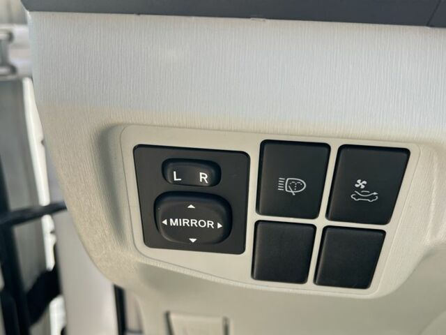 Білий Тойота Пріус, об'ємом двигуна 1.8 л та пробігом 195 тис. км за 12300 $, фото 21 на Automoto.ua