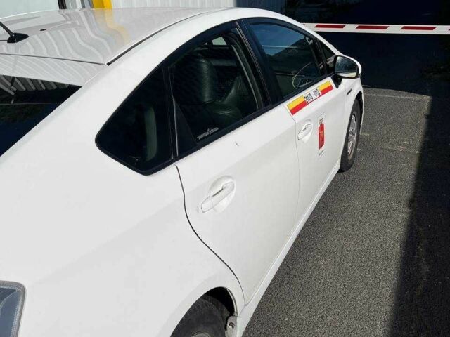 Білий Тойота Пріус, об'ємом двигуна 1.8 л та пробігом 380 тис. км за 9035 $, фото 6 на Automoto.ua