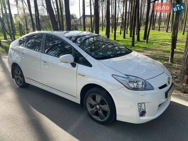 Белый Тойота Приус, объемом двигателя 1.8 л и пробегом 283 тыс. км за 11200 $, фото 1 на Automoto.ua