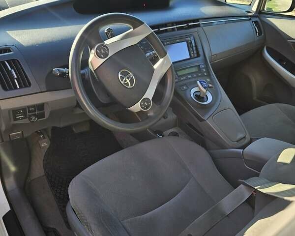 Белый Тойота Приус, объемом двигателя 1.8 л и пробегом 260 тыс. км за 9900 $, фото 12 на Automoto.ua