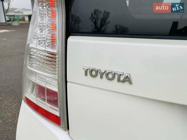 Білий Тойота Пріус, об'ємом двигуна 1.8 л та пробігом 221 тис. км за 8800 $, фото 16 на Automoto.ua