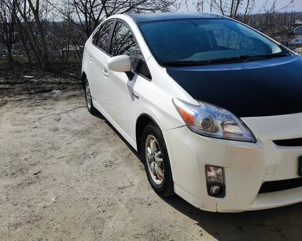 Белый Тойота Приус, объемом двигателя 1.8 л и пробегом 400 тыс. км за 9000 $, фото 2 на Automoto.ua