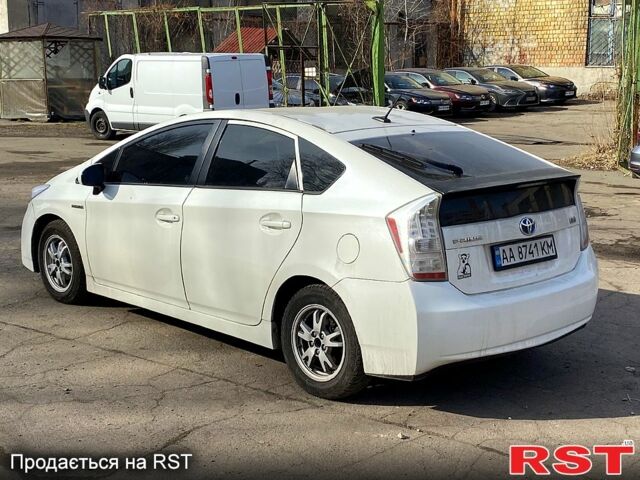Белый Тойота Приус, объемом двигателя 1.8 л и пробегом 270 тыс. км за 8600 $, фото 1 на Automoto.ua