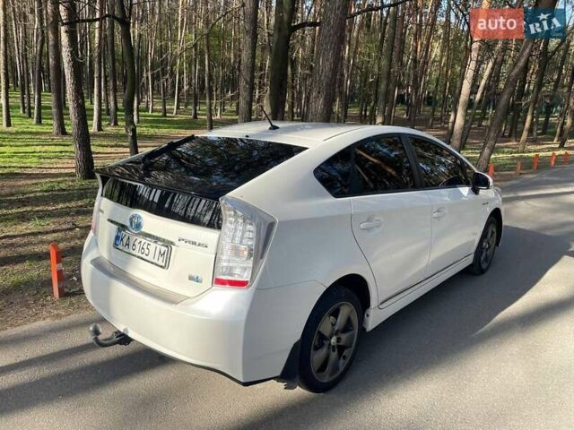 Белый Тойота Приус, объемом двигателя 1.8 л и пробегом 283 тыс. км за 11200 $, фото 2 на Automoto.ua
