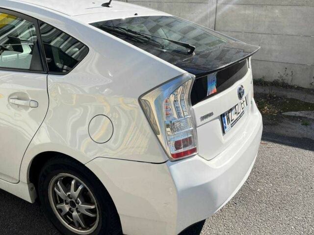 Білий Тойота Пріус, об'ємом двигуна 1.8 л та пробігом 380 тис. км за 9035 $, фото 5 на Automoto.ua