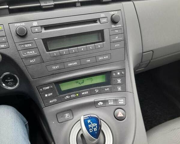 Белый Тойота Приус, объемом двигателя 1.8 л и пробегом 191 тыс. км за 11200 $, фото 3 на Automoto.ua