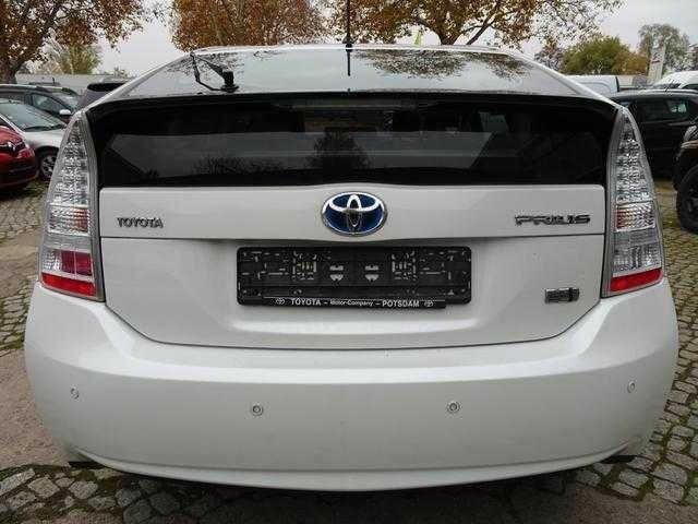 Белый Тойота Приус, объемом двигателя 1.8 л и пробегом 139 тыс. км за 8600 $, фото 5 на Automoto.ua