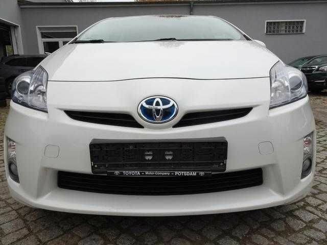 Белый Тойота Приус, объемом двигателя 1.8 л и пробегом 139 тыс. км за 8600 $, фото 2 на Automoto.ua