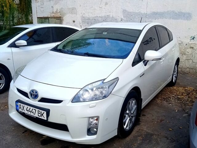 Белый Тойота Приус, объемом двигателя 1.8 л и пробегом 274 тыс. км за 11757 $, фото 1 на Automoto.ua