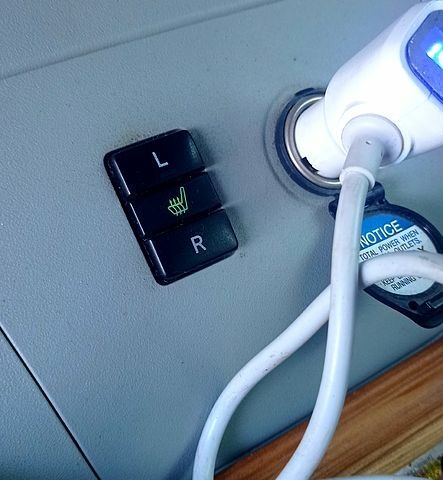 Белый Тойота Приус, объемом двигателя 1.8 л и пробегом 270 тыс. км за 10750 $, фото 6 на Automoto.ua