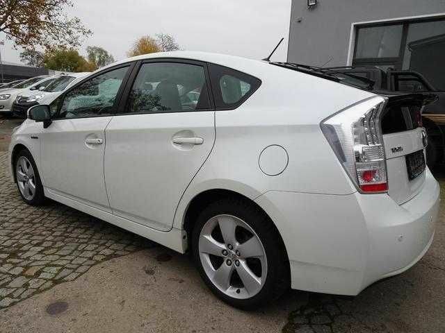 Белый Тойота Приус, объемом двигателя 1.8 л и пробегом 139 тыс. км за 8600 $, фото 3 на Automoto.ua