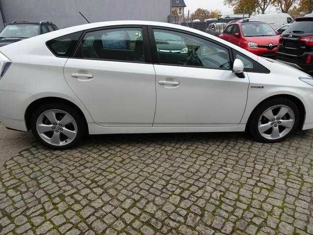 Белый Тойота Приус, объемом двигателя 1.8 л и пробегом 139 тыс. км за 8600 $, фото 6 на Automoto.ua