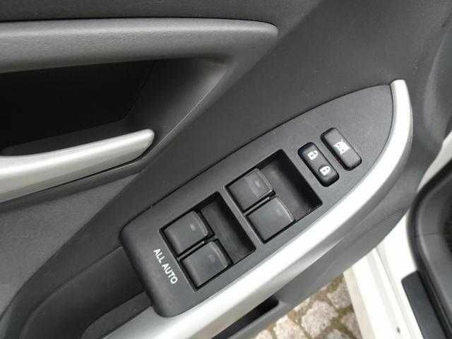 Белый Тойота Приус, объемом двигателя 1.8 л и пробегом 139 тыс. км за 8600 $, фото 13 на Automoto.ua