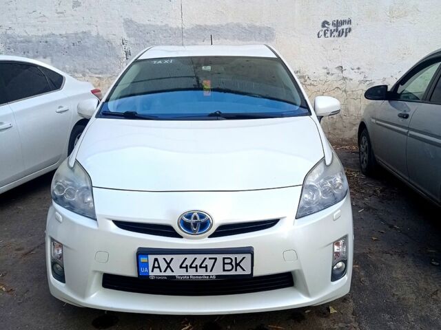 Белый Тойота Приус, объемом двигателя 1.8 л и пробегом 274 тыс. км за 11757 $, фото 3 на Automoto.ua