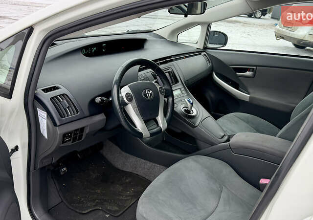 Белый Тойота Приус, объемом двигателя 1.8 л и пробегом 254 тыс. км за 10900 $, фото 13 на Automoto.ua