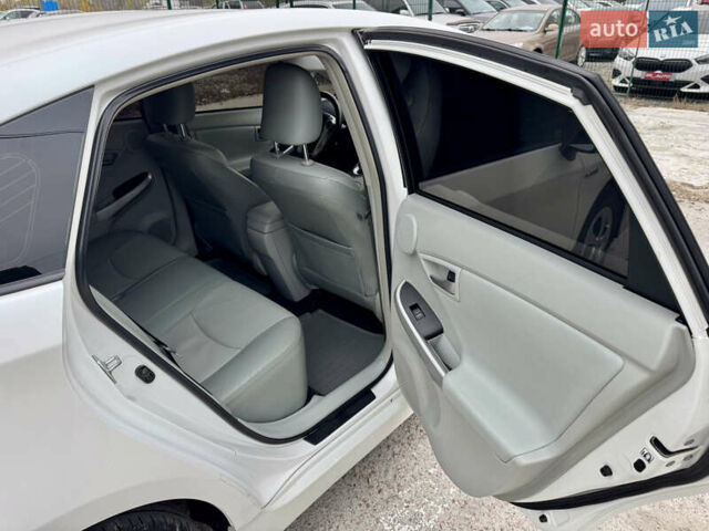 Белый Тойота Приус, объемом двигателя 1.8 л и пробегом 165 тыс. км за 12800 $, фото 19 на Automoto.ua