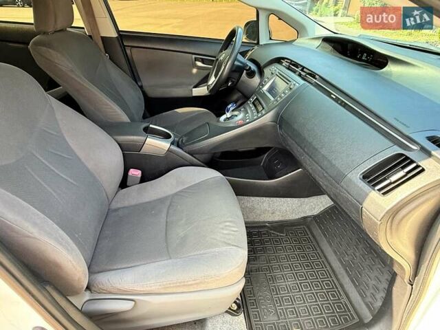 Белый Тойота Приус, объемом двигателя 1.8 л и пробегом 230 тыс. км за 10500 $, фото 66 на Automoto.ua