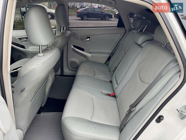Белый Тойота Приус, объемом двигателя 1.8 л и пробегом 165 тыс. км за 12800 $, фото 17 на Automoto.ua