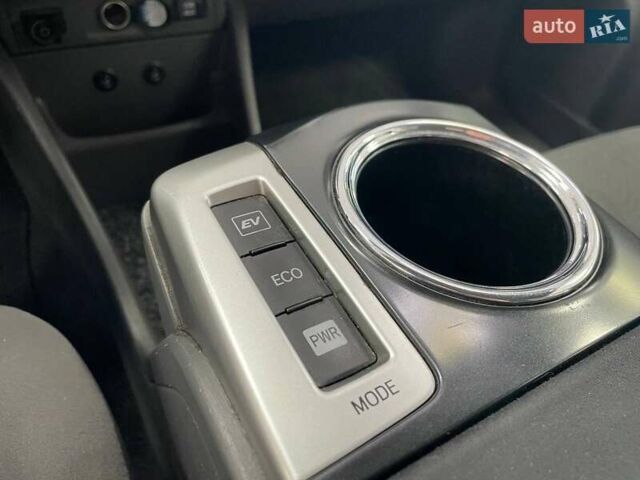 Белый Тойота Приус, объемом двигателя 1.79 л и пробегом 217 тыс. км за 10990 $, фото 32 на Automoto.ua