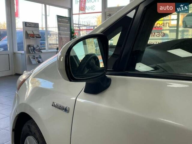 Белый Тойота Приус, объемом двигателя 1.79 л и пробегом 217 тыс. км за 10990 $, фото 14 на Automoto.ua