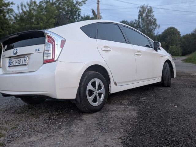 Белый Тойота Приус, объемом двигателя 1.8 л и пробегом 255 тыс. км за 11500 $, фото 6 на Automoto.ua