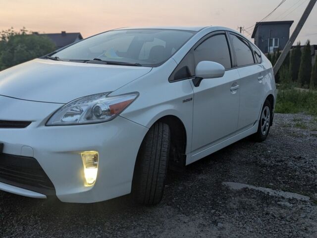 Белый Тойота Приус, объемом двигателя 1.8 л и пробегом 255 тыс. км за 11500 $, фото 2 на Automoto.ua