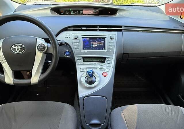 Белый Тойота Приус, объемом двигателя 1.8 л и пробегом 230 тыс. км за 10500 $, фото 87 на Automoto.ua