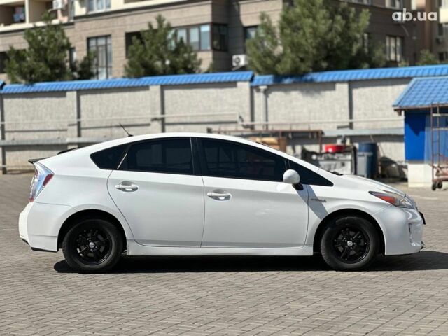 Белый Тойота Приус, объемом двигателя 1.8 л и пробегом 236 тыс. км за 10990 $, фото 3 на Automoto.ua