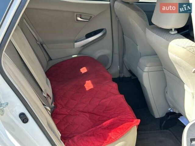 Белый Тойота Приус, объемом двигателя 1.8 л и пробегом 236 тыс. км за 10990 $, фото 14 на Automoto.ua