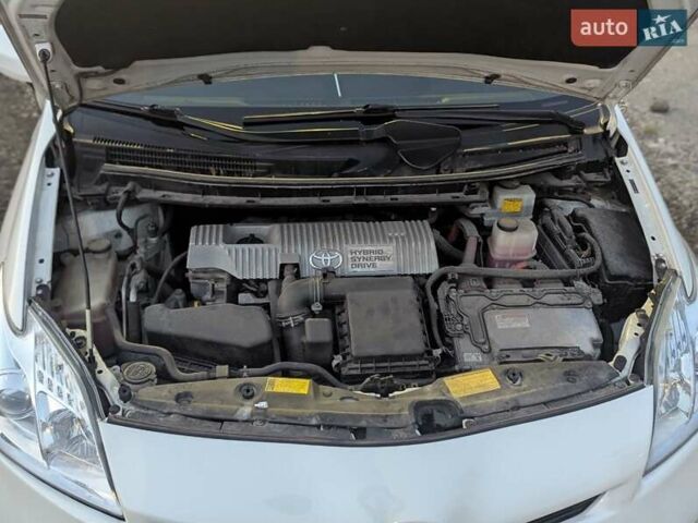 Белый Тойота Приус, объемом двигателя 1.8 л и пробегом 270 тыс. км за 11500 $, фото 6 на Automoto.ua