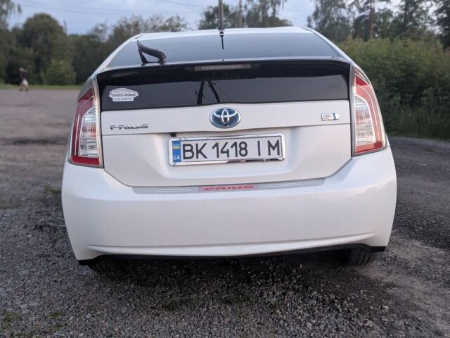 Белый Тойота Приус, объемом двигателя 1.8 л и пробегом 255 тыс. км за 11500 $, фото 5 на Automoto.ua