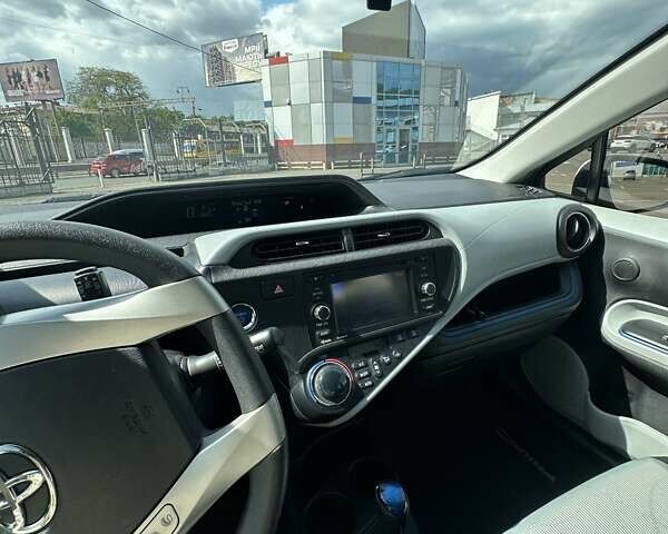 Белый Тойота Приус, объемом двигателя 1.5 л и пробегом 211 тыс. км за 10300 $, фото 15 на Automoto.ua