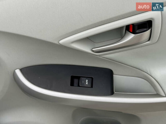 Белый Тойота Приус, объемом двигателя 1.8 л и пробегом 165 тыс. км за 12700 $, фото 28 на Automoto.ua