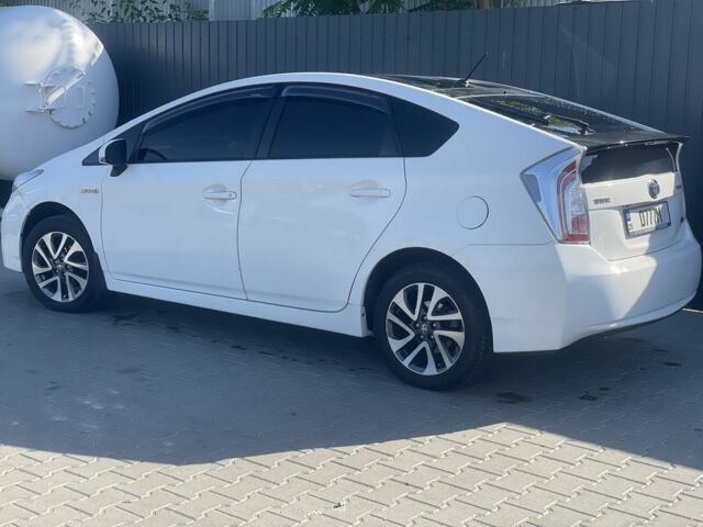 Белый Тойота Приус, объемом двигателя 1.8 л и пробегом 250 тыс. км за 12000 $, фото 2 на Automoto.ua