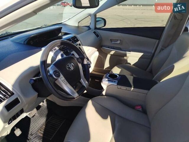 Білий Тойота Пріус, об'ємом двигуна 1.8 л та пробігом 235 тис. км за 13500 $, фото 5 на Automoto.ua