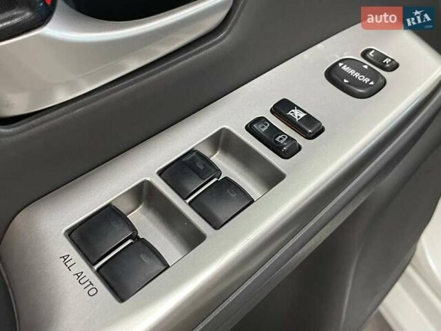 Белый Тойота Приус, объемом двигателя 1.79 л и пробегом 217 тыс. км за 10990 $, фото 17 на Automoto.ua