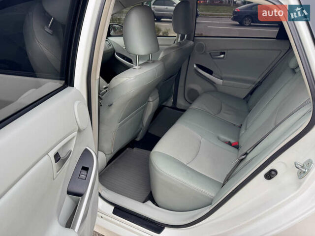 Белый Тойота Приус, объемом двигателя 1.8 л и пробегом 165 тыс. км за 12700 $, фото 18 на Automoto.ua