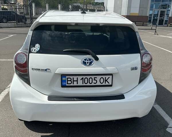Белый Тойота Приус, объемом двигателя 1.5 л и пробегом 211 тыс. км за 10300 $, фото 5 на Automoto.ua