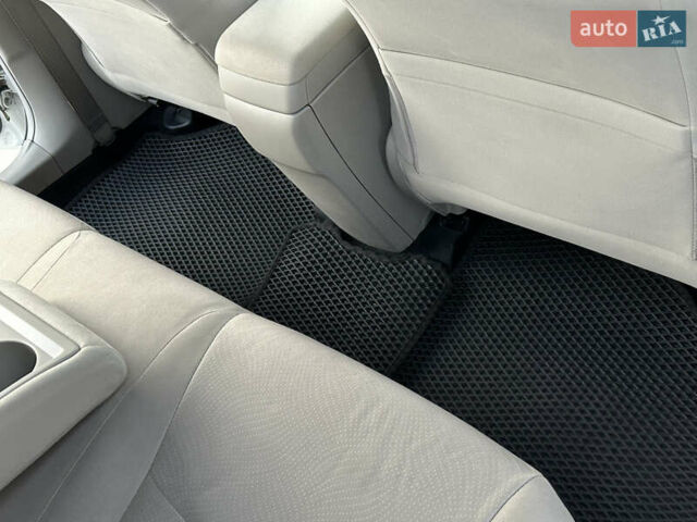 Белый Тойота Приус, объемом двигателя 1.8 л и пробегом 235 тыс. км за 11700 $, фото 43 на Automoto.ua